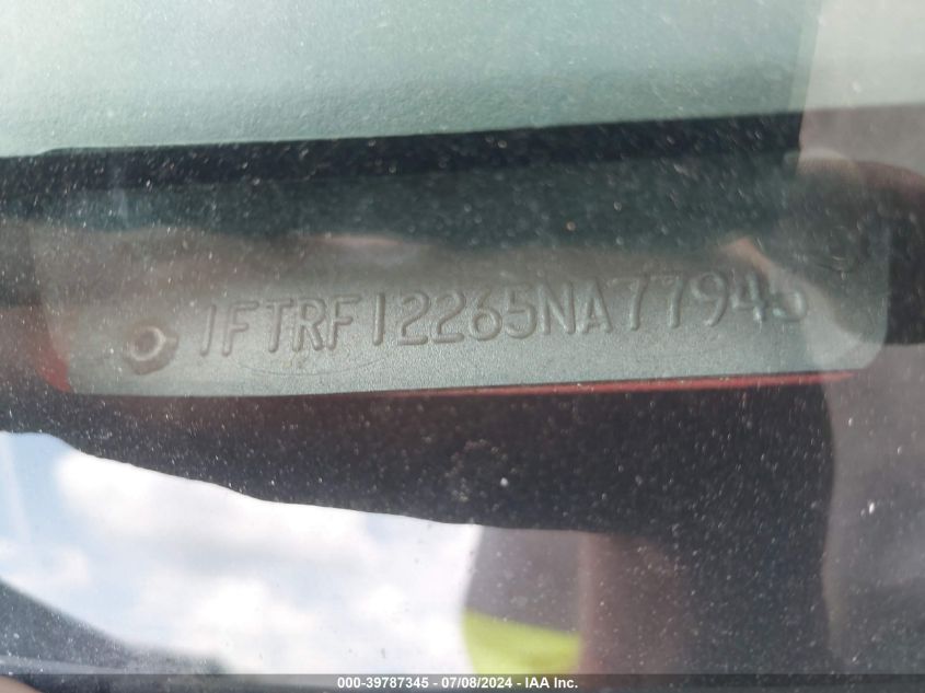 2005 Ford F-150 Stx/Xl/Xlt VIN: 1FTRF12265NA77945 Lot: 39787345