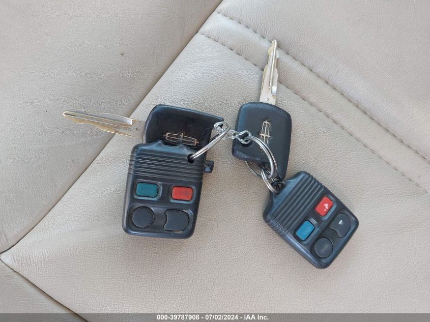 2003 Lincoln Town Car Cartier VIN: 1LNHM83W53Y625727 Lot: 39787908