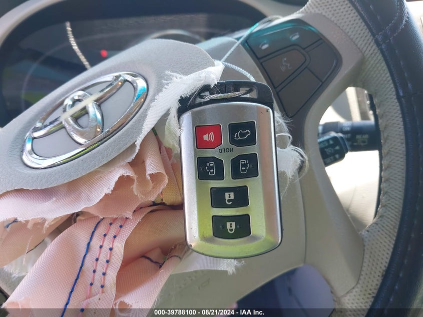 2012 Toyota Sienna Xle V6 8 Passenger VIN: 5TDYK3DC9CS260675 Lot: 39788100