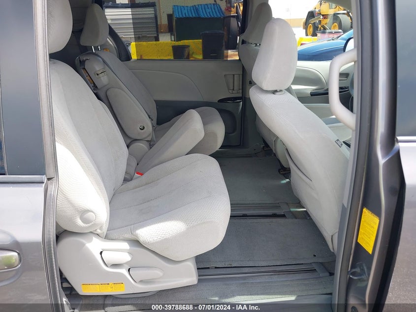 2011 Toyota Sienna Le V6 VIN: 5TDKK3DC8BS123098 Lot: 39788688