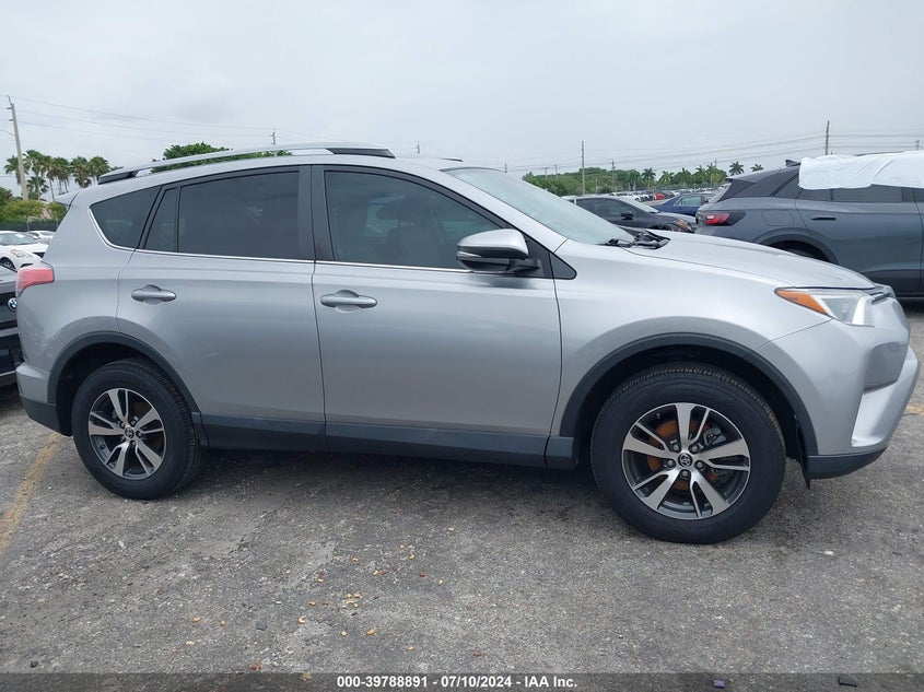 VIN 2T3WFREV8JW521336 2018 TOYOTA RAV4 XLE