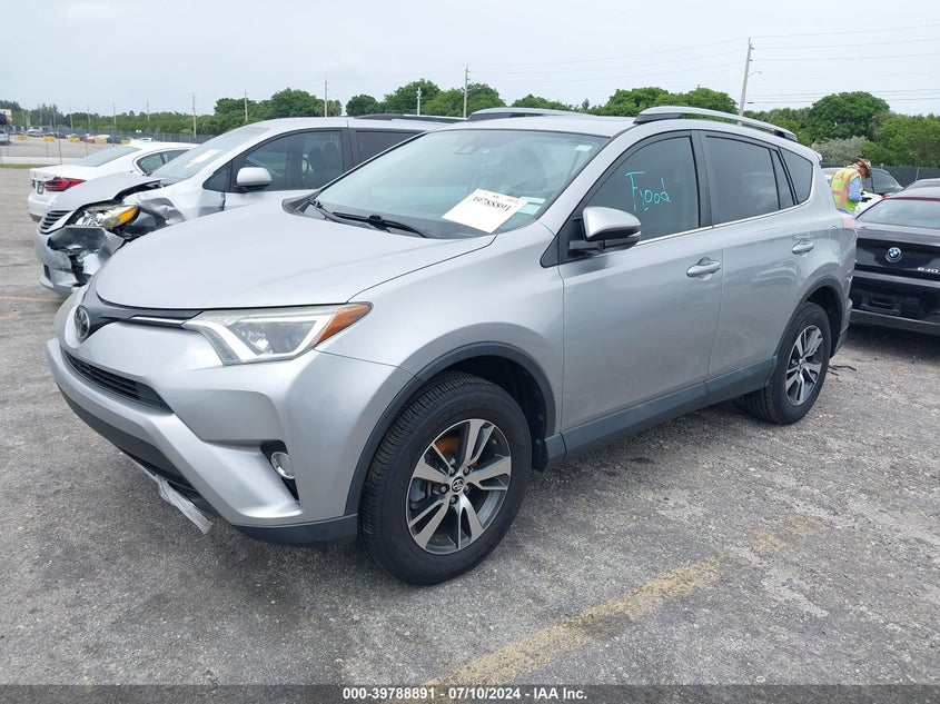 VIN 2T3WFREV8JW521336 2018 TOYOTA RAV4 XLE