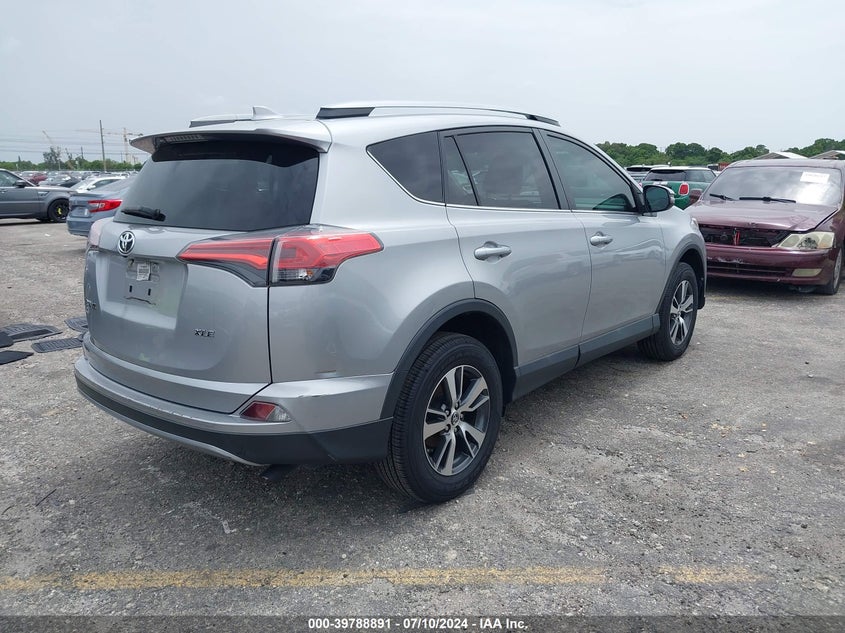VIN 2T3WFREV8JW521336 2018 TOYOTA RAV4 XLE