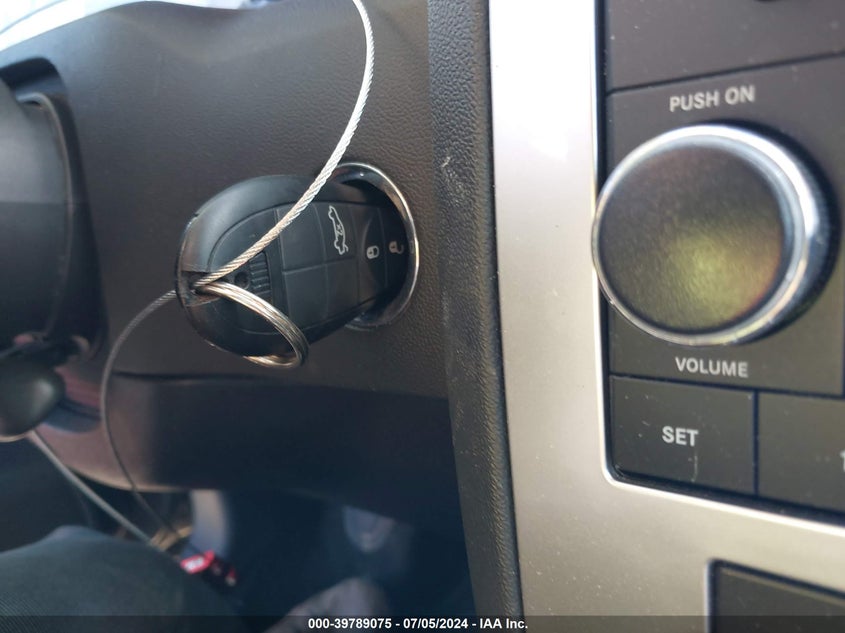 2008 Chrysler 300 Limited VIN: 2C3KA33G08H220802 Lot: 39789075