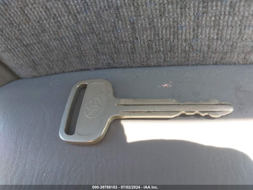 2003 Toyota Corolla Le VIN: 2T1BR32E33C104940 Lot: 39789183