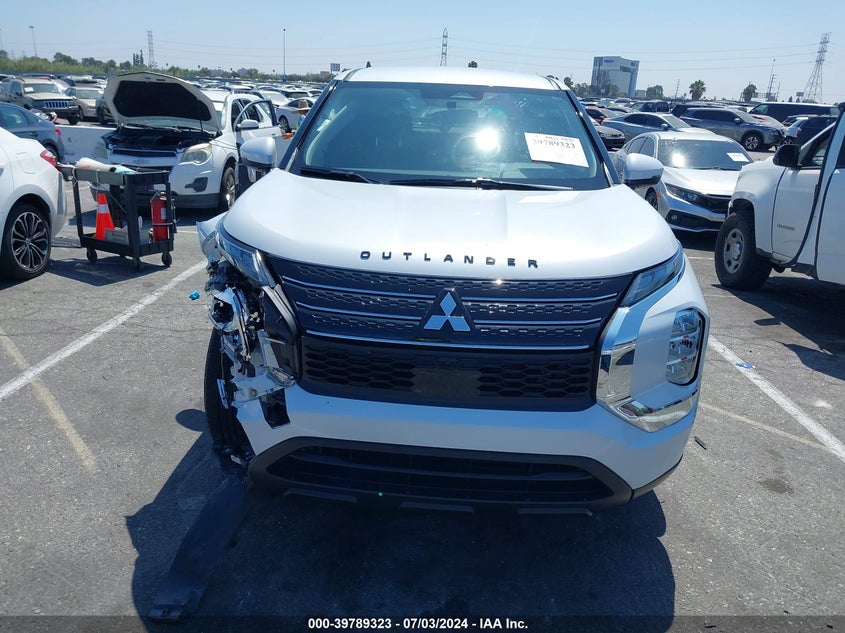 2024 Mitsubishi Outlander Es VIN: JA4J3UA80RZ032408 Lot: 39789323