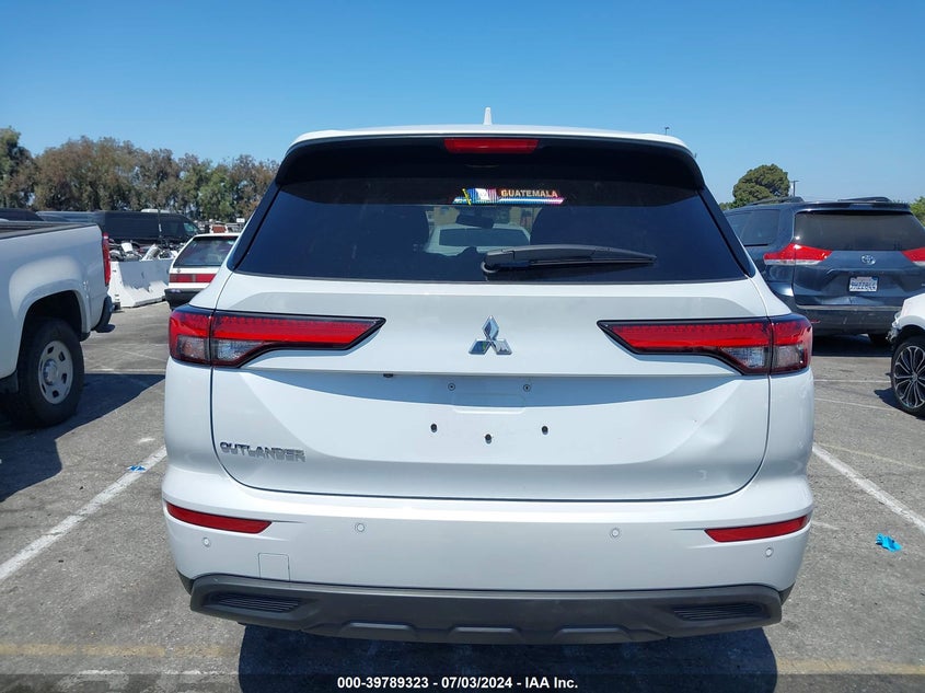 2024 Mitsubishi Outlander Es VIN: JA4J3UA80RZ032408 Lot: 39789323