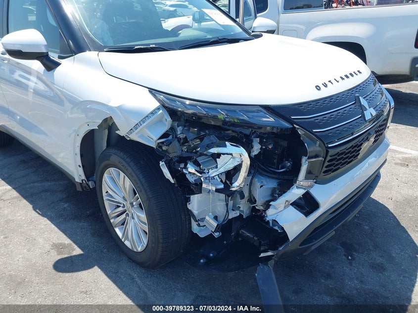 2024 Mitsubishi Outlander Es VIN: JA4J3UA80RZ032408 Lot: 39789323