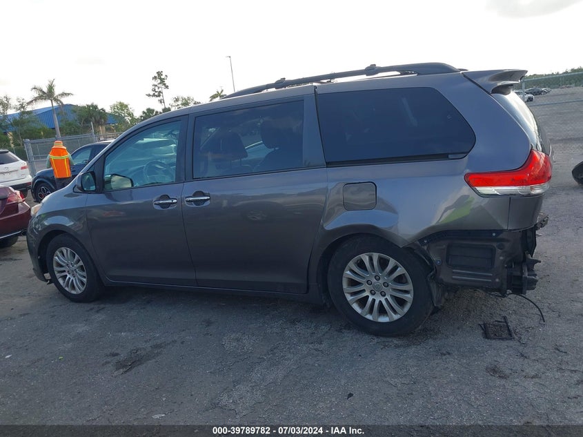 2014 Toyota Sienna Xle V6 8 Passenger VIN: 5TDYK3DC3ES424117 Lot: 39789782