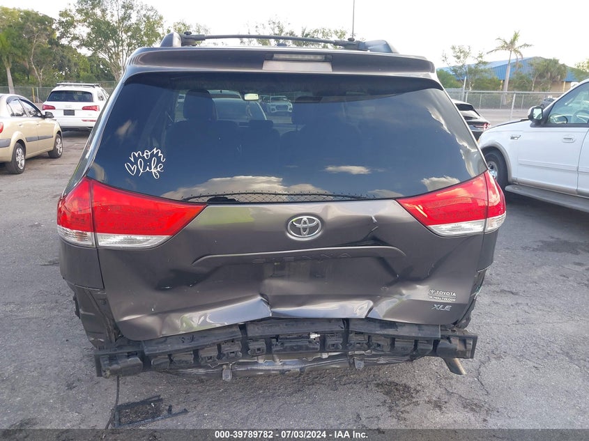 2014 Toyota Sienna Xle V6 8 Passenger VIN: 5TDYK3DC3ES424117 Lot: 39789782