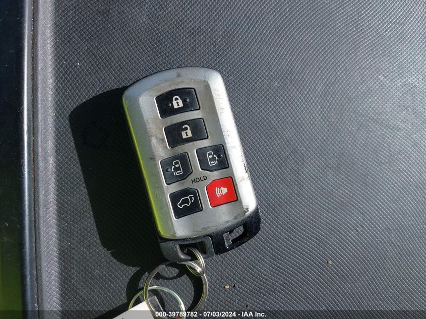 2014 Toyota Sienna Xle V6 8 Passenger VIN: 5TDYK3DC3ES424117 Lot: 39789782