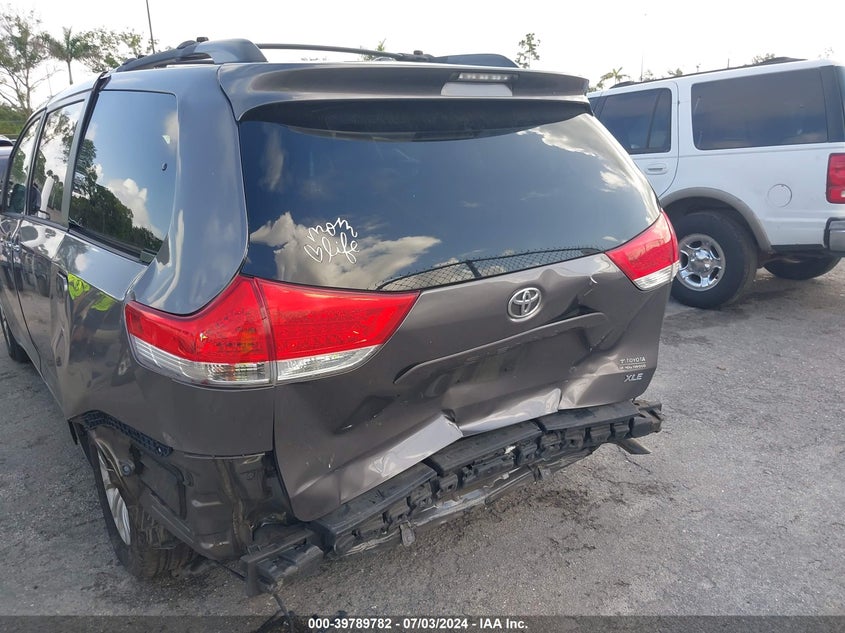 2014 Toyota Sienna Xle V6 8 Passenger VIN: 5TDYK3DC3ES424117 Lot: 39789782