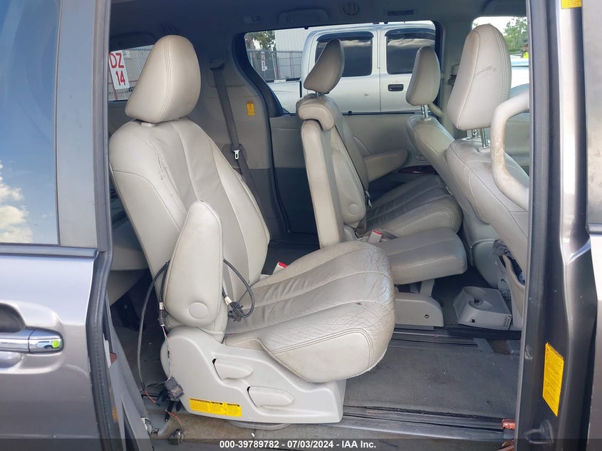 2014 Toyota Sienna Xle V6 8 Passenger VIN: 5TDYK3DC3ES424117 Lot: 39789782
