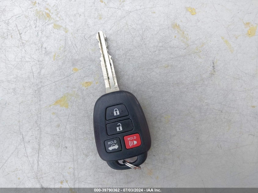 2019 TOYOTA COROLLA SE - 2T1BURHE0KC226551