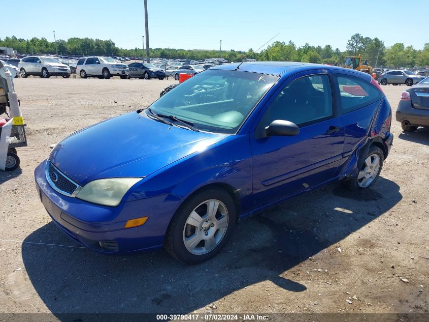 2005 Ford Focus Zx3 VIN: 3FAFP31N95R135895 Lot: 39790417