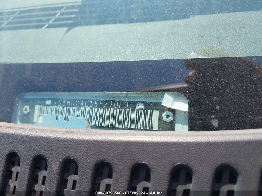 2005 Chevrolet Silverado 2500Hd Work Truck VIN: 1GBHC24U35E290607 Lot: 39790560