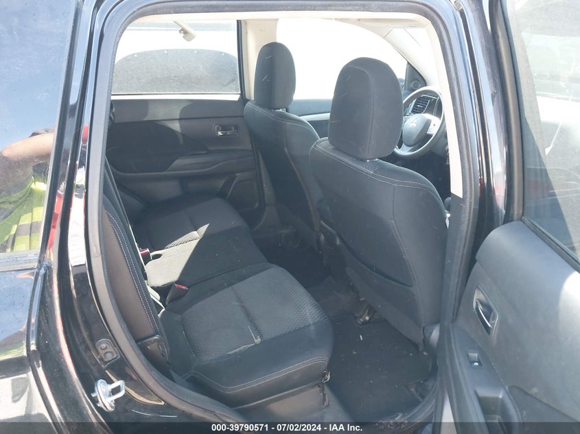 2018 Mitsubishi Outlander Es VIN: JA4AZ3A3XJZ057074 Lot: 39790571