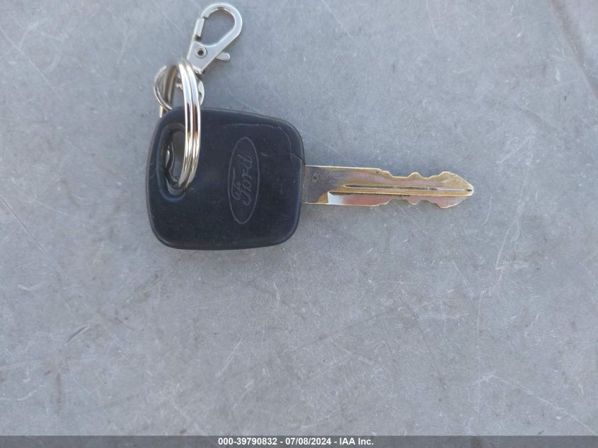 2001 Ford Crown Victoria Lx VIN: 2FAFP74W21X140783 Lot: 39790832