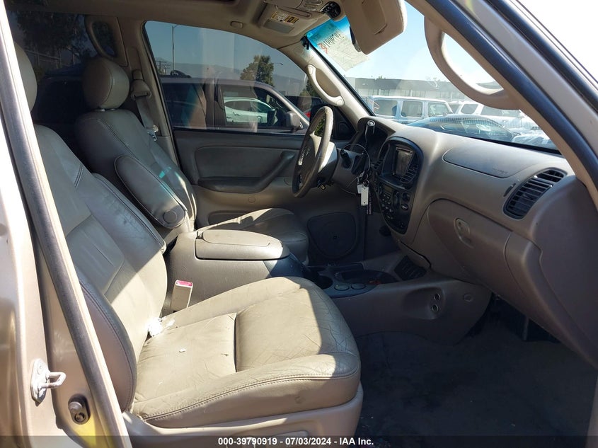 2005 Toyota Sequoia Sr5 V8 VIN: 5TDZT34A25S250881 Lot: 39790919