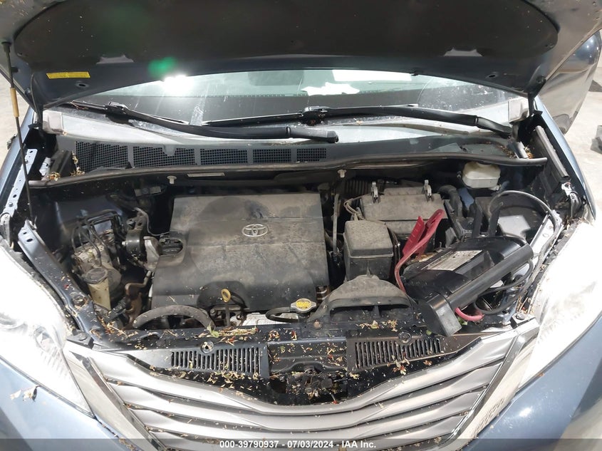 2014 Toyota Sienna Xle V6 8 Passenger VIN: 5TDYK3DC4ES410517 Lot: 39790937