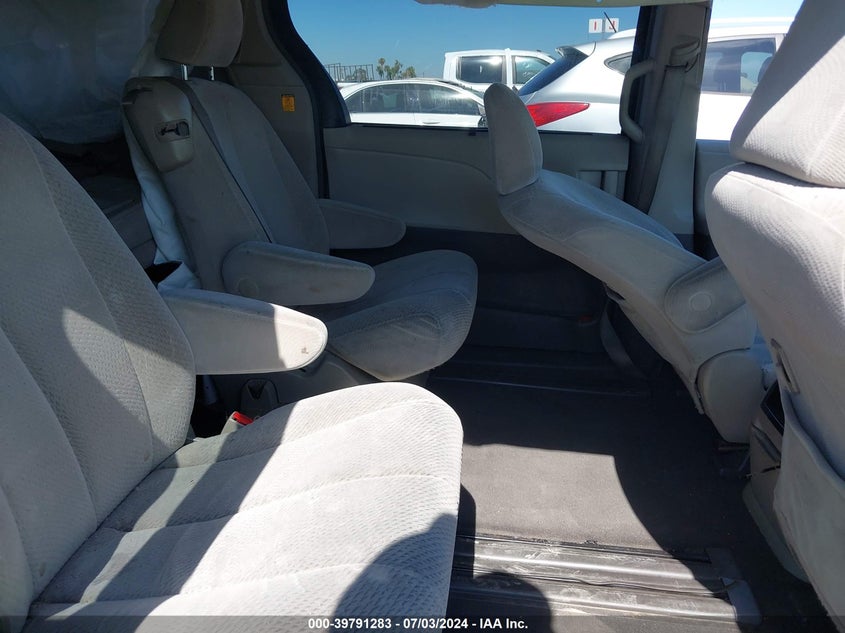 2011 Toyota Sienna Le V6 VIN: 5TDKK3DC2BS087327 Lot: 39791283