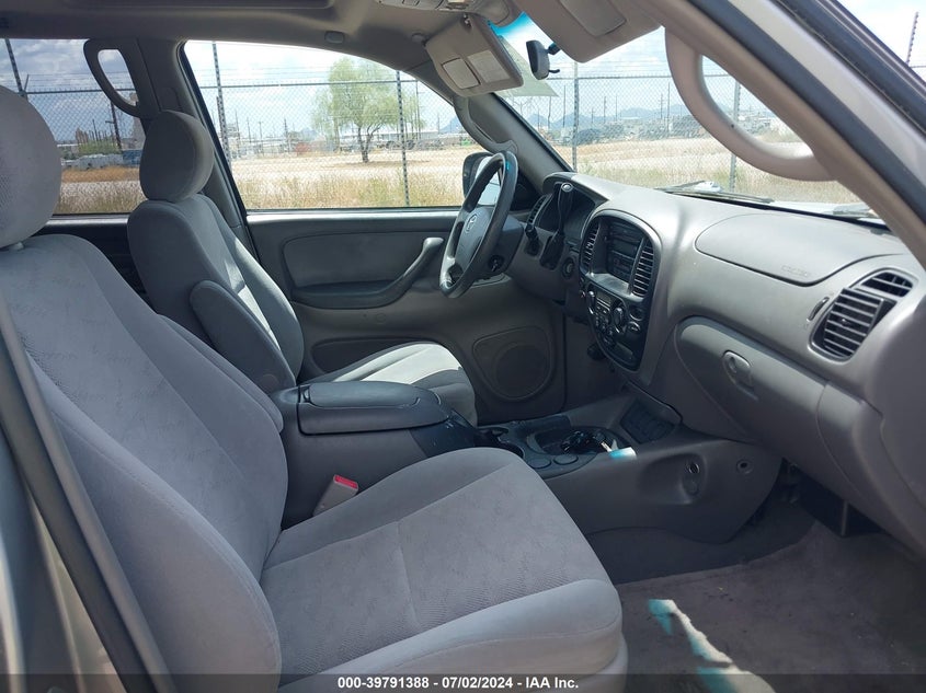 2005 Toyota Sequoia Sr5 V8 VIN: 5TDBT44A05S241409 Lot: 39791388