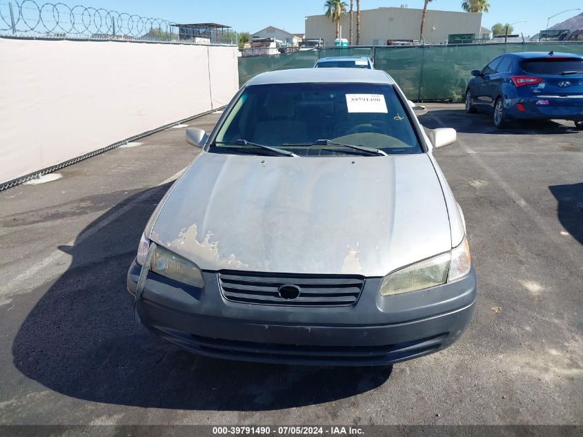 1999 Toyota Camry Le VIN: 4T1BG22K9XU552304 Lot: 39791490