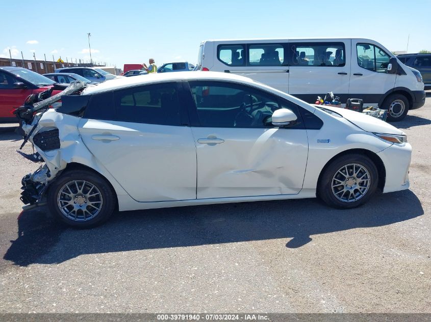 2017 Toyota Prius Prime Plus/Premium/Advanced VIN: JTDKARFP7H3038690 Lot: 39791940