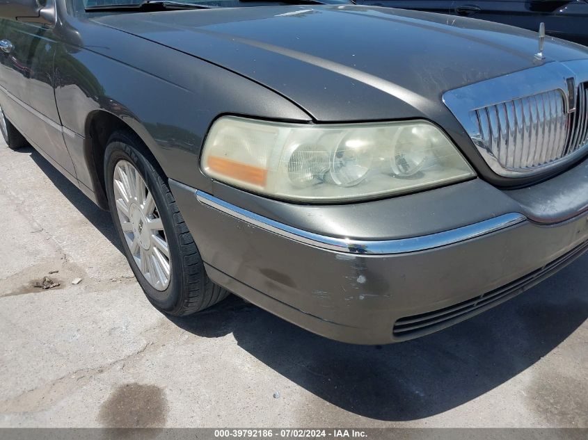 2003 Lincoln Town Car Executive VIN: 1LNHM81W93Y644610 Lot: 39792186