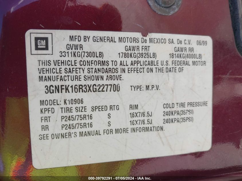 1999 Chevrolet Suburban 1500 Lt VIN: 3GNFK16R3XG227700 Lot: 39792291