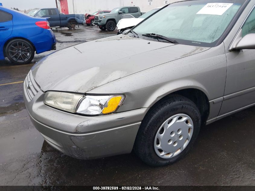 1998 Toyota Camry Le VIN: JT2BG22K4W0226834 Lot: 39792731