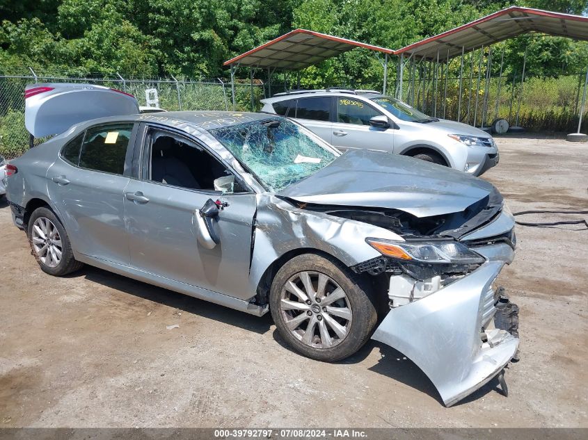 4T1B11HK4JU143914 2018 TOYOTA CAMRY - Image 1