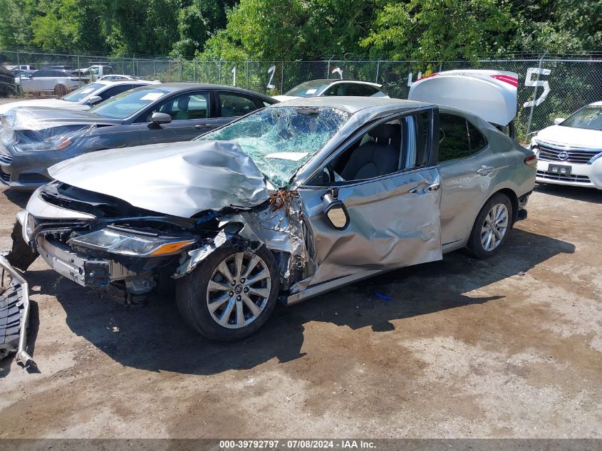 4T1B11HK4JU143914 2018 TOYOTA CAMRY - Image 2