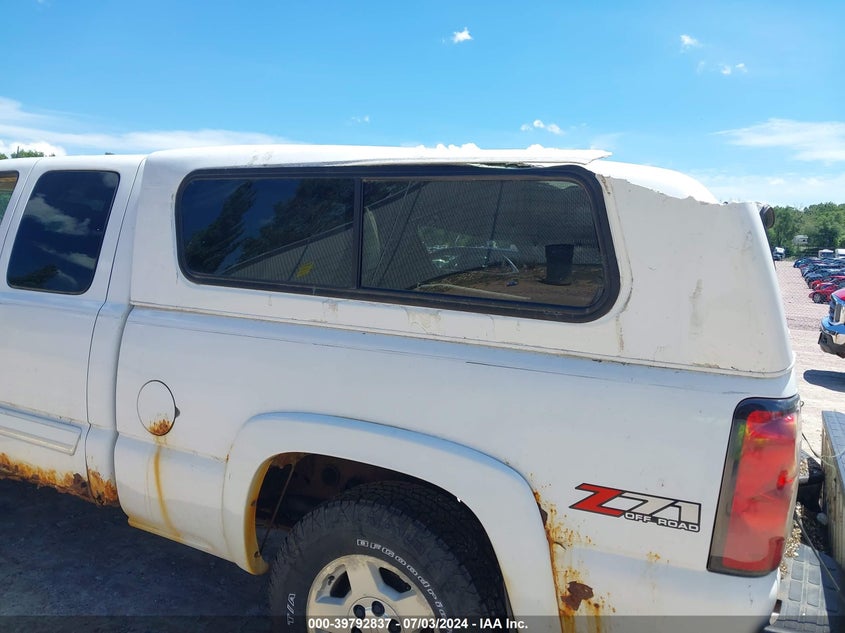 2005 Chevrolet Silverado 1500 Z71 VIN: 2GCEK19B951348966 Lot: 39792837