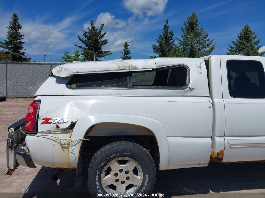 2005 Chevrolet Silverado 1500 Z71 VIN: 2GCEK19B951348966 Lot: 39792837