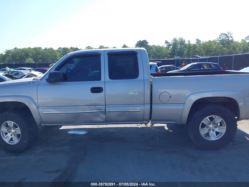 2004 Chevrolet Silverado 1500 Z71 VIN: 1GCEK19T24E216878 Lot: 39792891