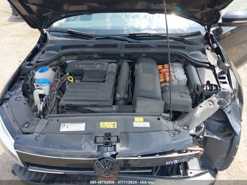2013 VOLKSWAGEN JETTA HYBRID SEL - 3VW637AJ6DM298409