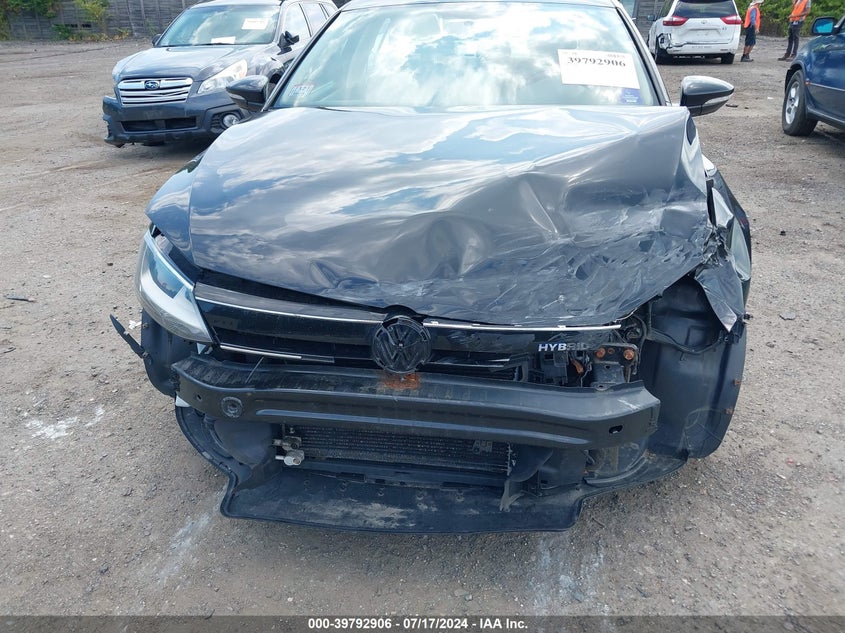 2013 VOLKSWAGEN JETTA HYBRID SEL - 3VW637AJ6DM298409