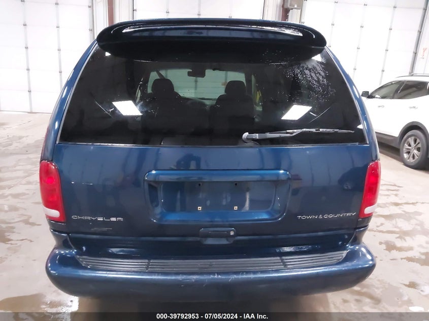 2000 Chrysler Town & Country Lx VIN: 1C4GP44G4YB574027 Lot: 39792953