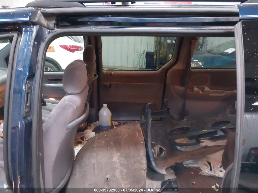 2000 Chrysler Town & Country Lx VIN: 1C4GP44G4YB574027 Lot: 39792953