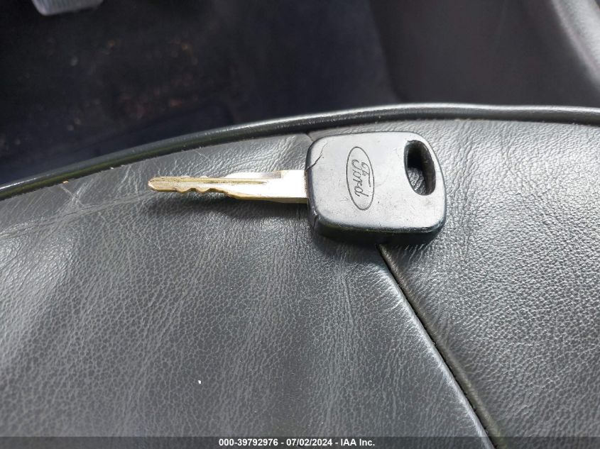 2000 Ford Mustang VIN: 1FAFP4041YF159382 Lot: 39792976