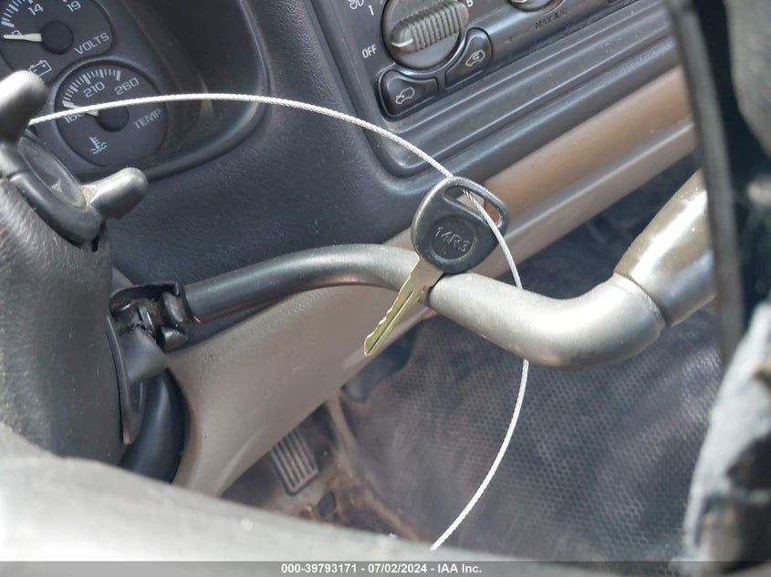 2001 Chevrolet Silverado 1500 VIN: 1GCEC14WX1Z152883 Lot: 39793171