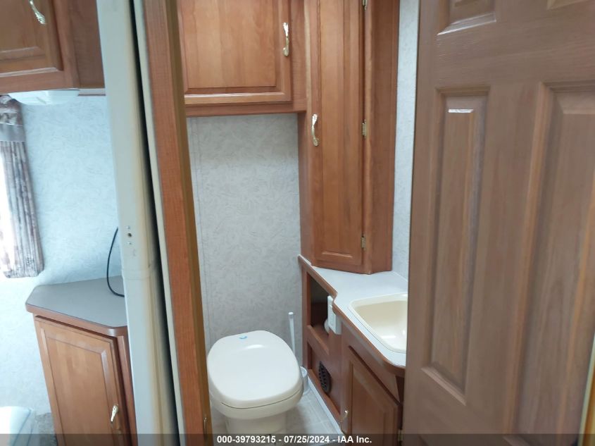 2003 Ford Econoline E450 Super Duty Cutwy Van VIN: 1FDXE45S93HA10898 Lot: 39793215