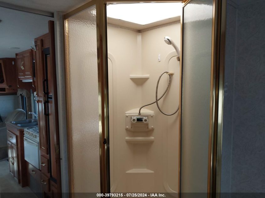 2003 Ford Econoline E450 Super Duty Cutwy Van VIN: 1FDXE45S93HA10898 Lot: 39793215