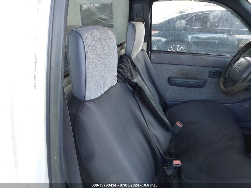 2000 Toyota Tacoma VIN: 4TANL42N8YZ680732 Lot: 39793434