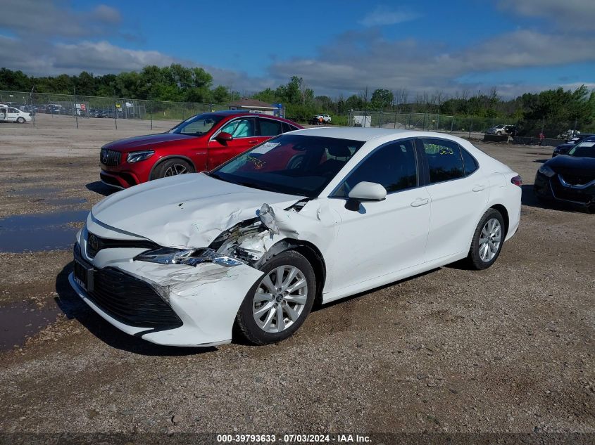 4T1B11HK4JU128264 2018 TOYOTA CAMRY - Image 2