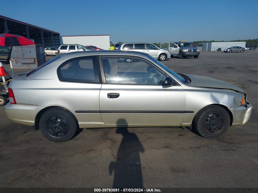 2002 Hyundai Accent L VIN: KMHCF35G72U195525 Lot: 39793891