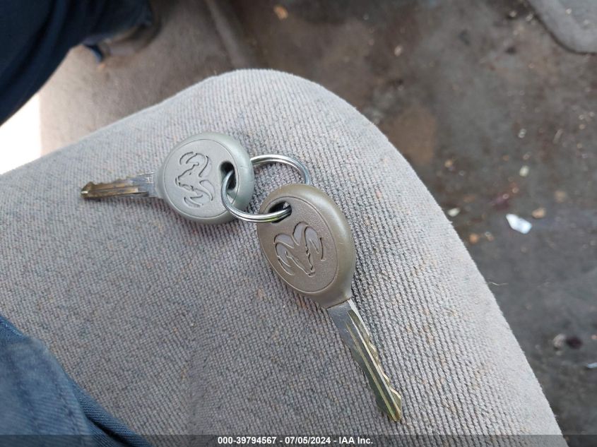 2002 Dodge Grand Caravan Sport VIN: 2B4GP44R32R521147 Lot: 39794567