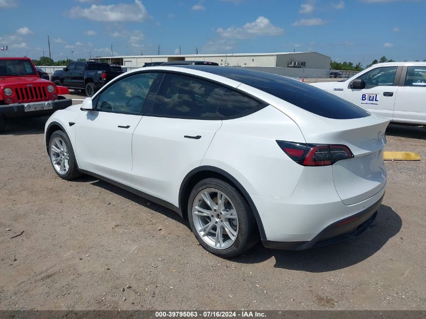 VIN 7SAYGDEE5NF375324 2022 Tesla Model Y, Long Rang... no.3