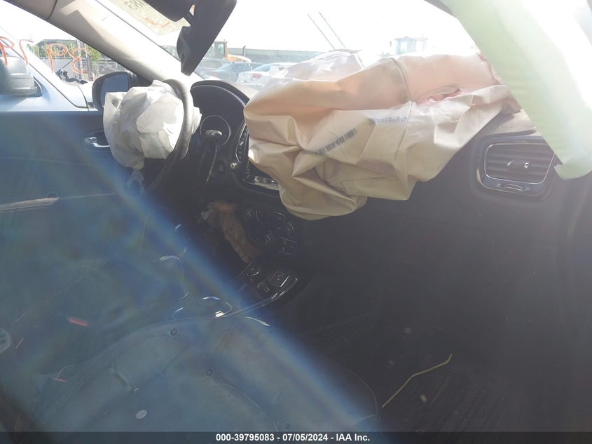 VIN 3C4NJDCB9JT401915 2018 JEEP COMPASS LIMITED 4X4